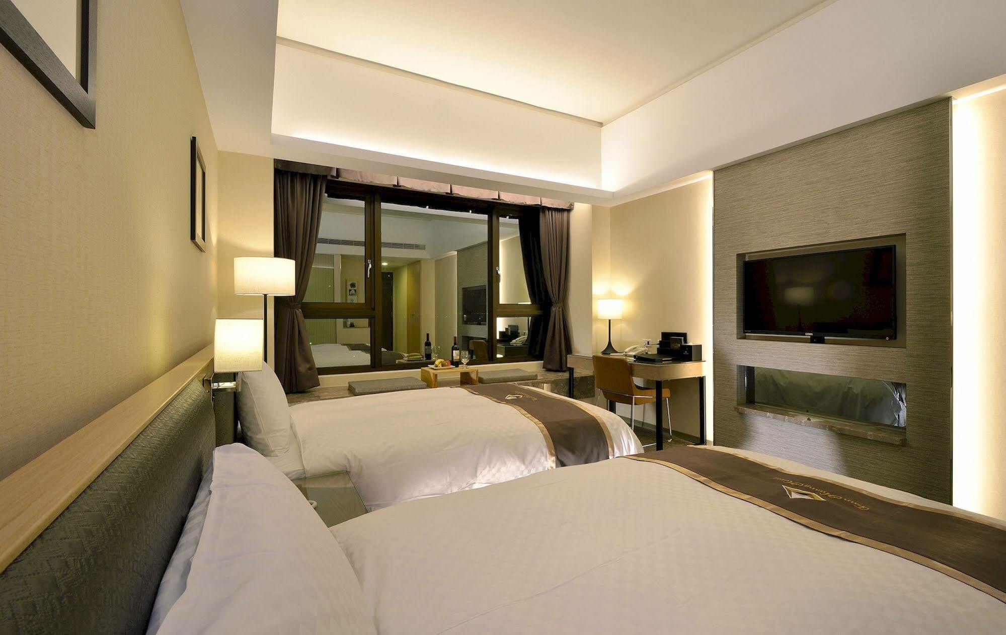 Tsun Huang Hotel Цзяї Екстер'єр фото
